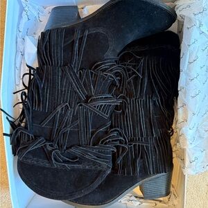 Qupid Black Heeled Boots with Fringed Design